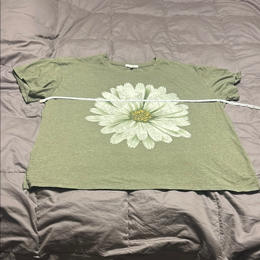 Maurices Green Short Sleeve Tee with White Floral Design